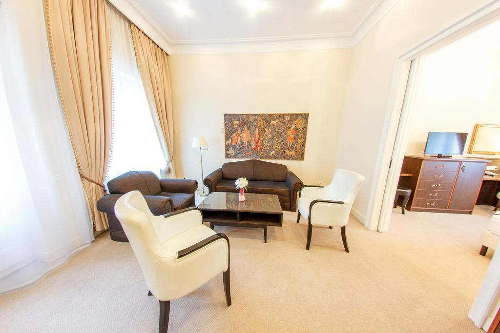 Hotel Kristaly Imperial 터터 외부 사진