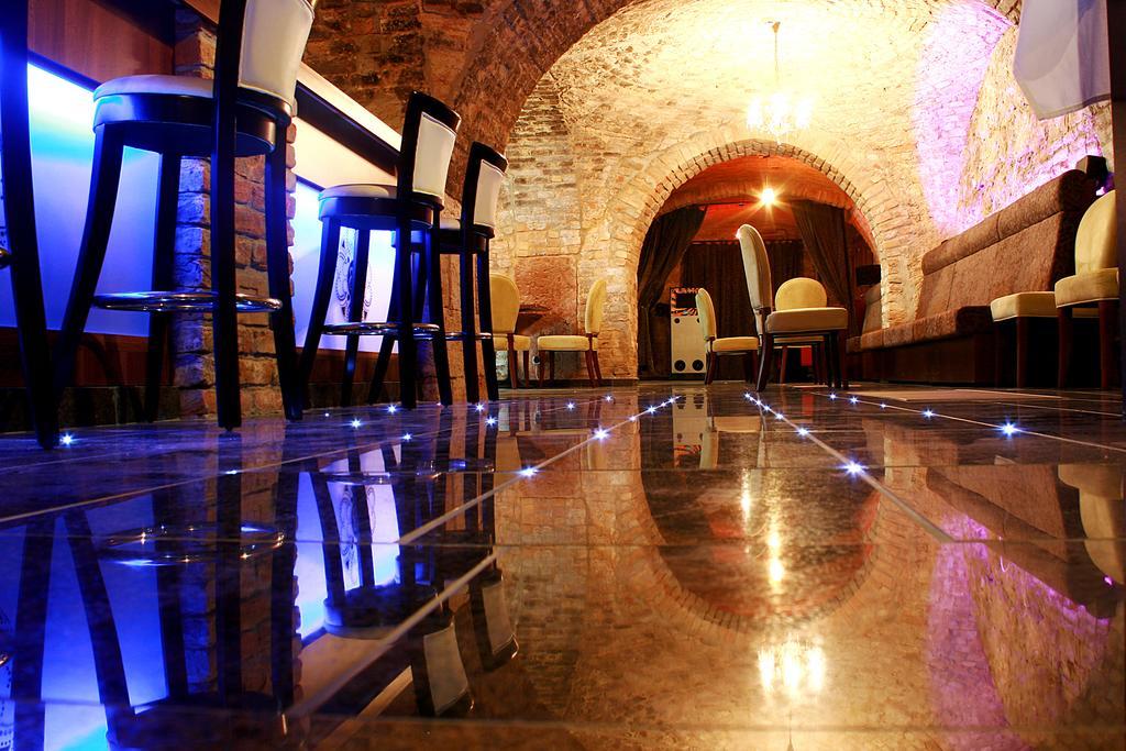Hotel Kristaly Imperial 터터 외부 사진