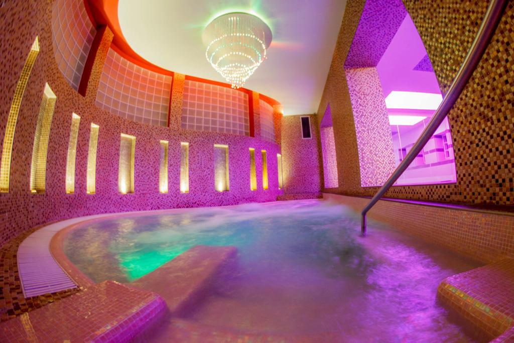 Hotel Kristaly Imperial 터터 외부 사진