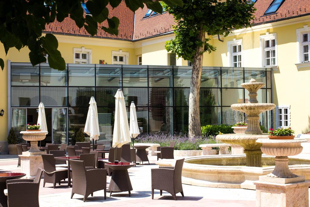 Hotel Kristaly Imperial 터터 외부 사진