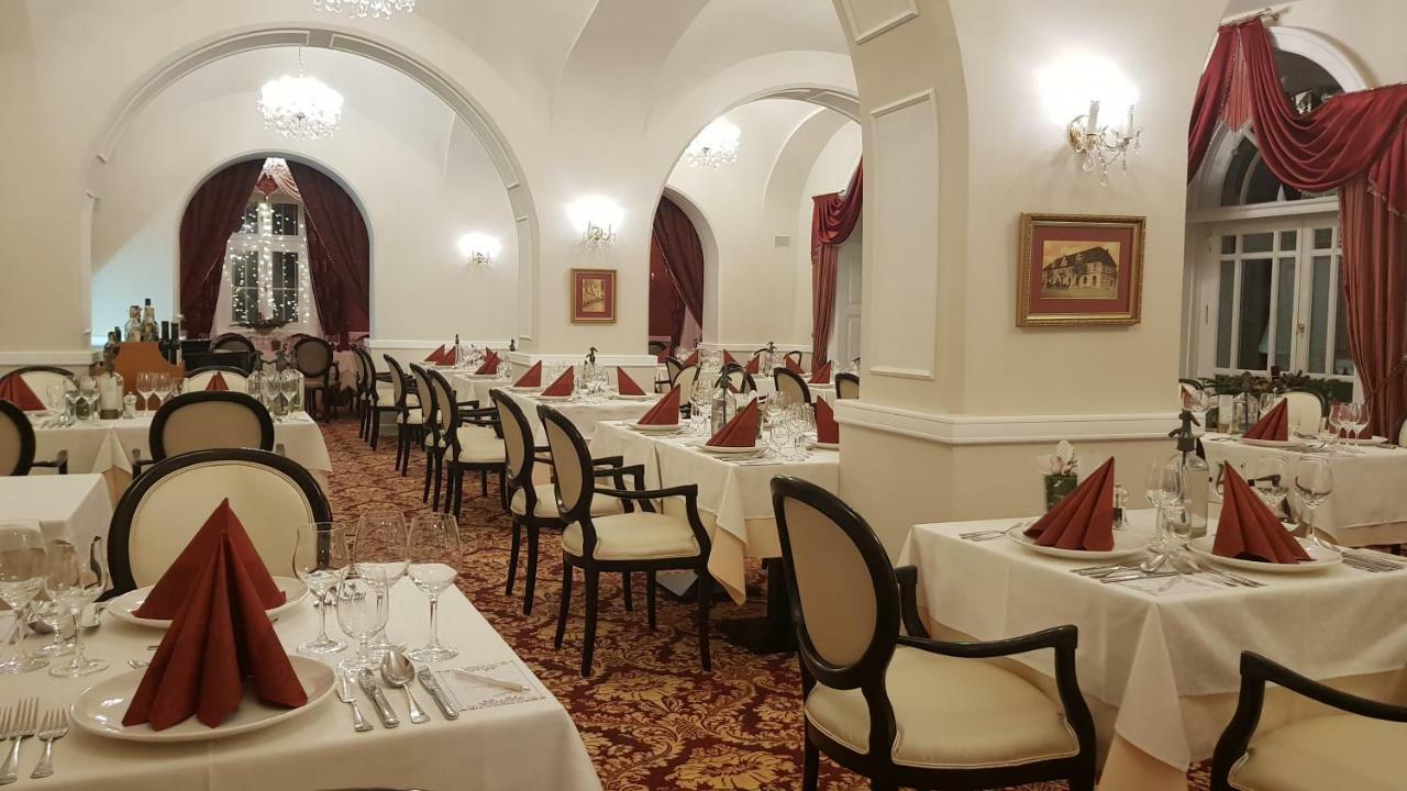 Hotel Kristaly Imperial 터터 외부 사진