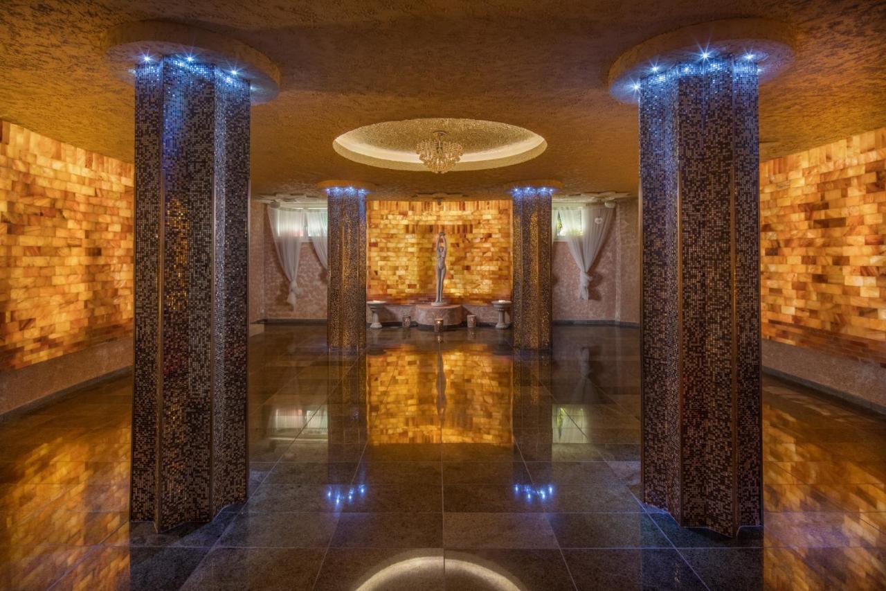 Hotel Kristaly Imperial 터터 외부 사진