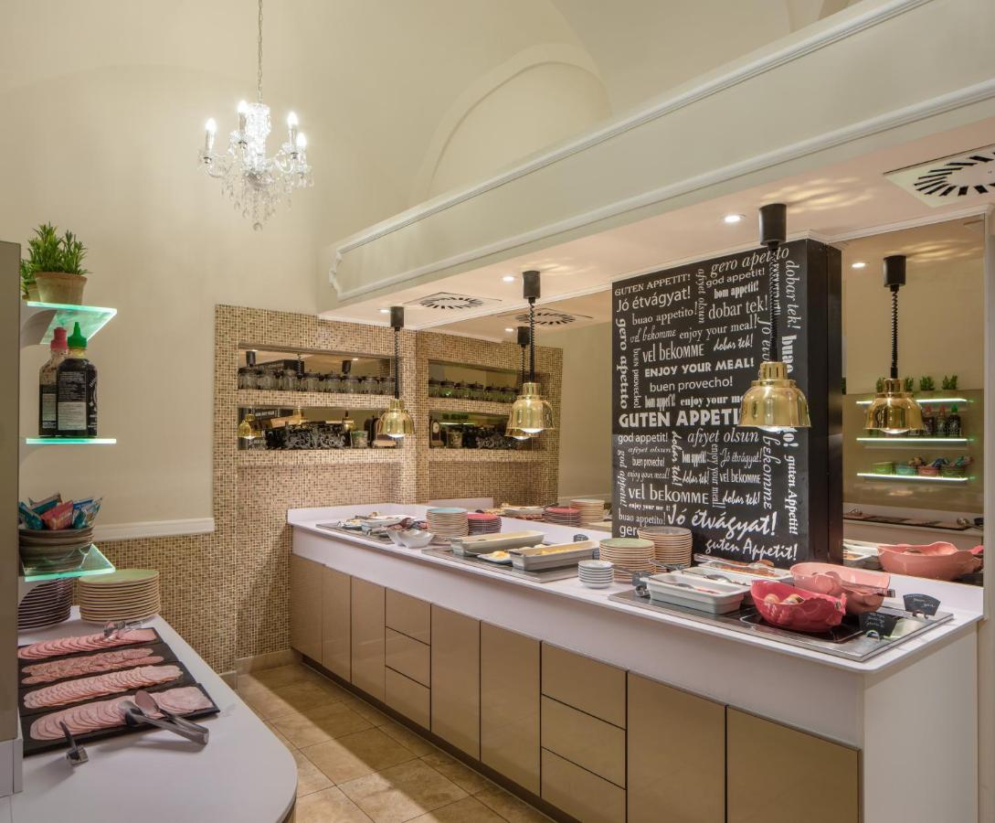 Hotel Kristaly Imperial 터터 외부 사진