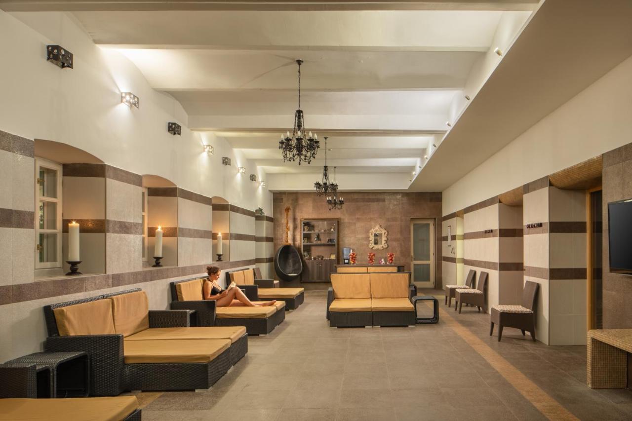 Hotel Kristaly Imperial 터터 외부 사진